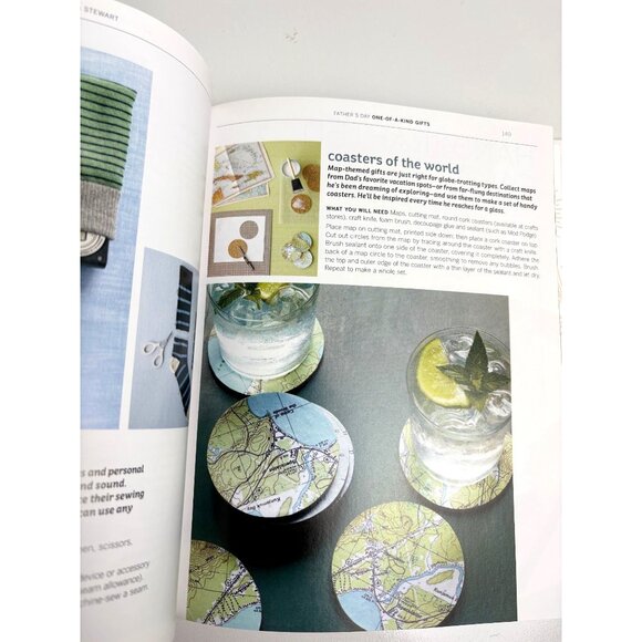 Martha Stewarts Handmade Holiday Crafts Book 225 Projects Year-Round 1st Ed - Picture 9 of 11